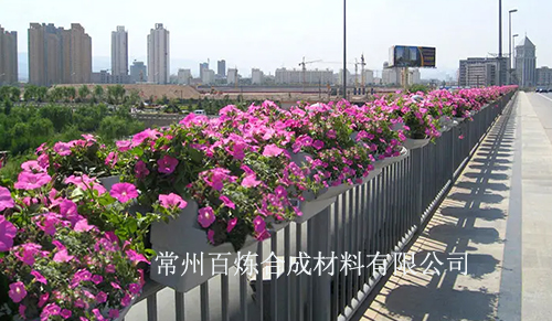  市政花箱于無形中維護(hù)城市交通秩序
